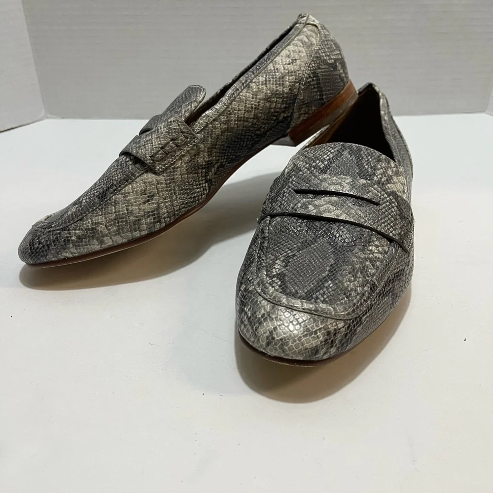 14th‎ & Union Gray Snakeskin Loafers
